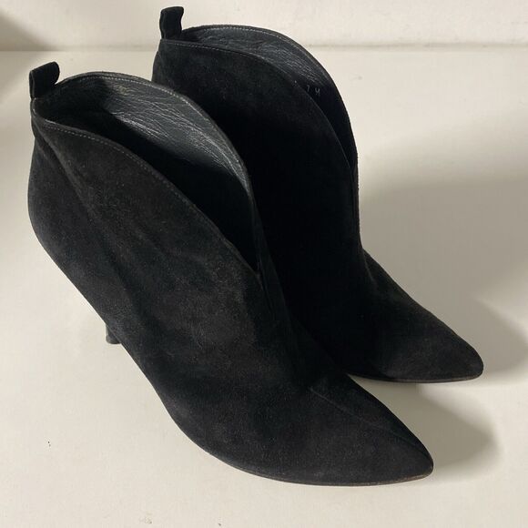 Stuart Weitzman Suede Bootie Ankle Boot Black Pointed Toe Split Front He… - Picture 3 of 9